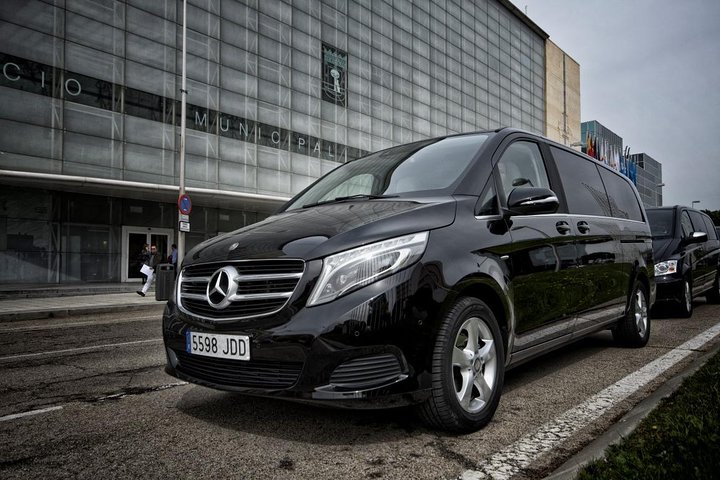 Arrival Private Transfer by Luxury Van from Lisbon airport LIS to Lisbon City