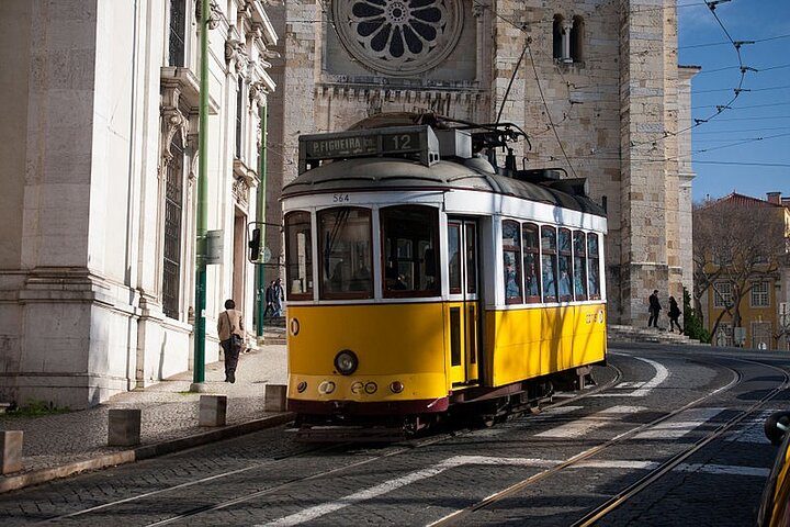 Lisbon 3 or more days: 4* HOTEL + 2 Fun Tours + Private Transfers in/out