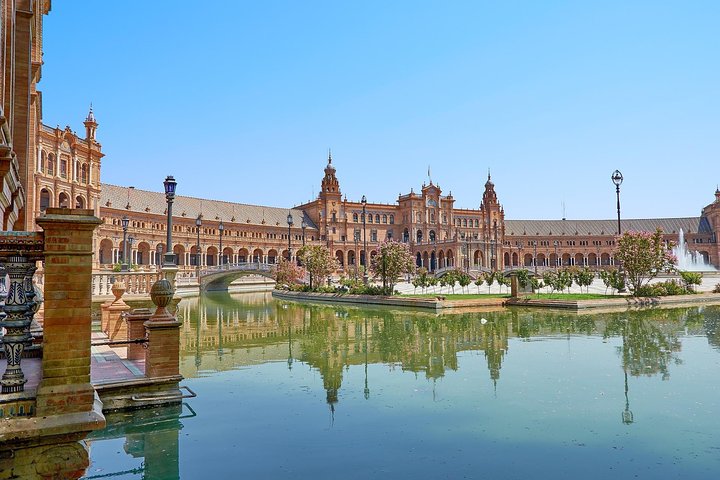 Private Transfer from Lisbon to Seville with 2 Sightseeing Stops, Local Driver