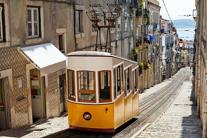 gay tour guides lisbon