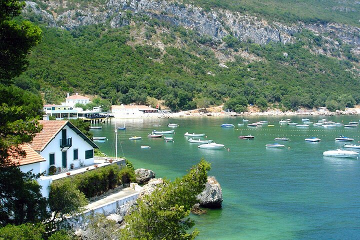 Private Tour: Arrábida Natural Park and Sesimbra Day Trip from Lisbon