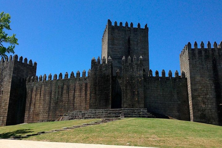 Guimarães & Braga day Tour / price per vehicle