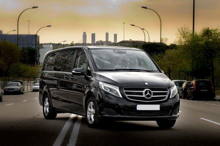 Departure Private Transfer from Porto City to Porto Airport OPO by Minivan