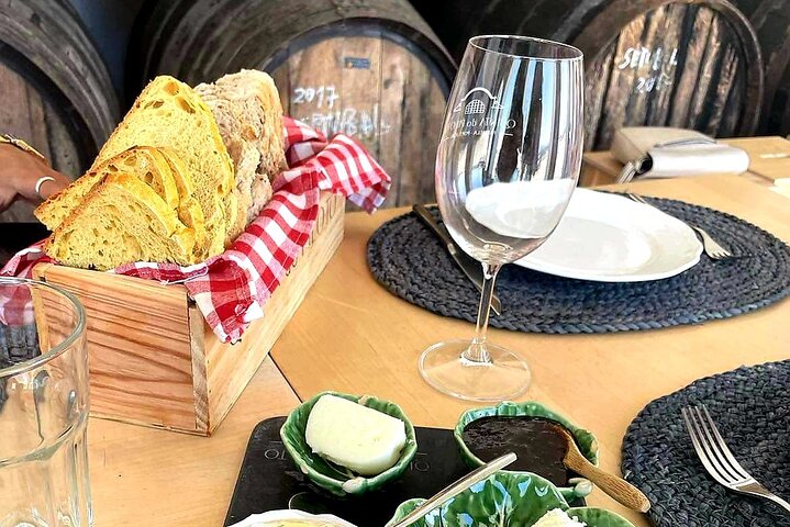 Full Day Private Wine and Cheese Tasting Experience in Arrábida