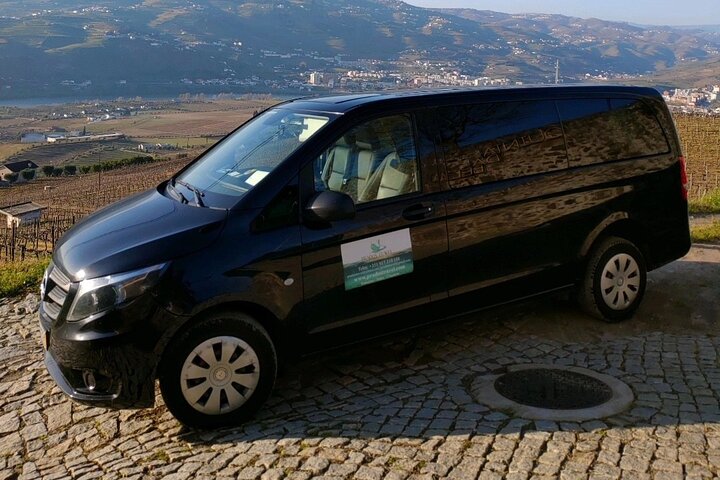 Private Transfer to Porto Airport with Return