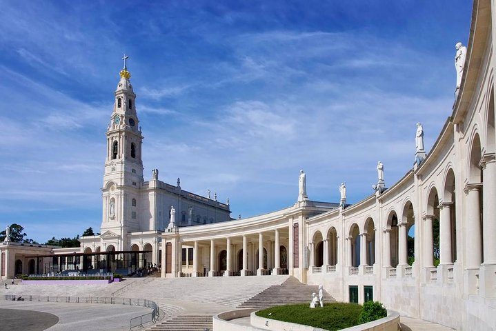 Fátima: Full-Day Private Tour Fátima, Batalha, Nazaré e Óbidos (9h)