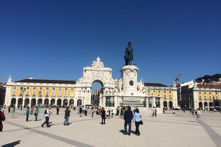 Lisbon compact- the highlights of the old quarters