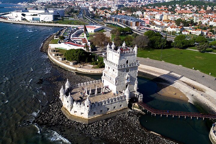 Private Tour in Lisbon with Tuk Tuk