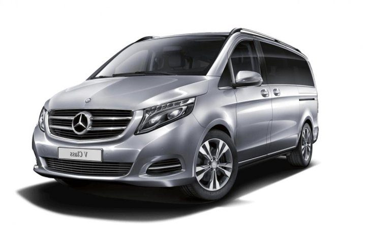 Arrival Private Transfer from Porto Airport OPO to Porto City by Minivan