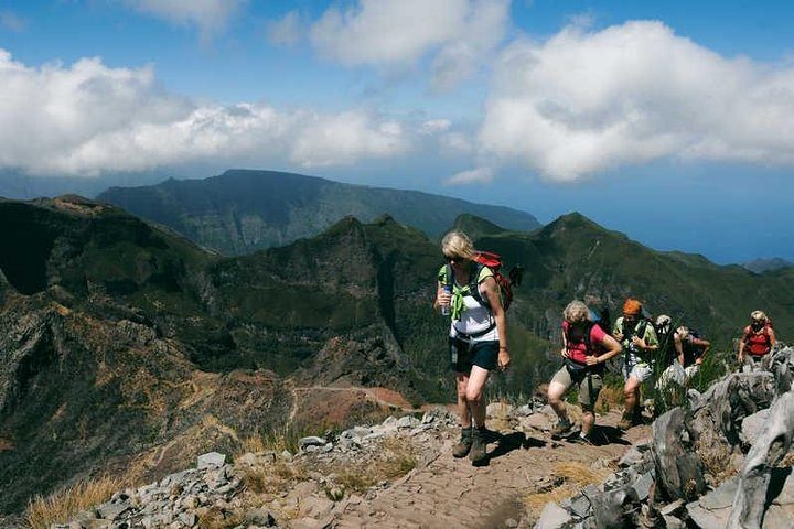 Adventurous Hiking Pico Areeiro to Pico Ruivo